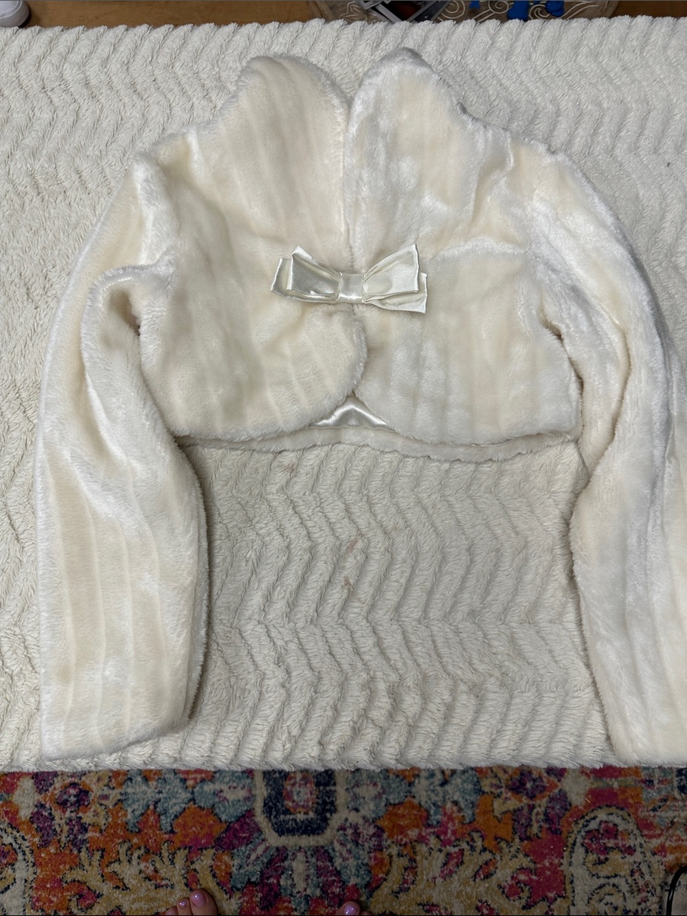 Gymboree Girl’s faux fur white cropped jacket w/ bow M